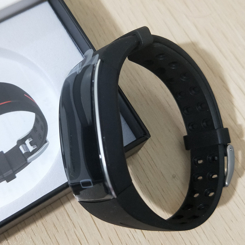 Smartwatch Featuring Blood Pressure and Heart Rate Tracking