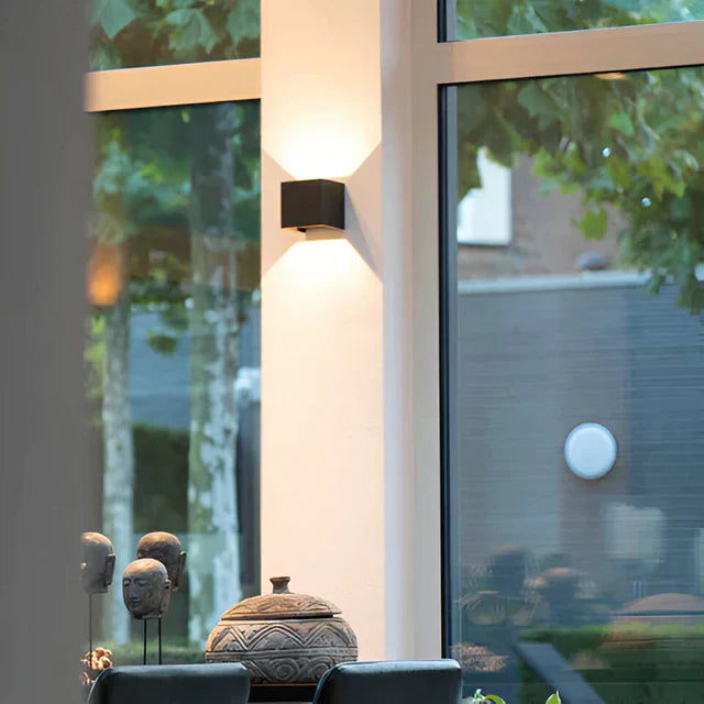Battery-Operated Wireless Wall Light for Indoor and Outdoor Use | LED Wall Lamp with Sensor in Black and White